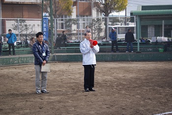 小学生のソフトボール教室を開催 法人会リレーニュース 全国法人会総連合 小学生のソフトボール教室を開催 法人会リレーニュース 全国法人会総連合